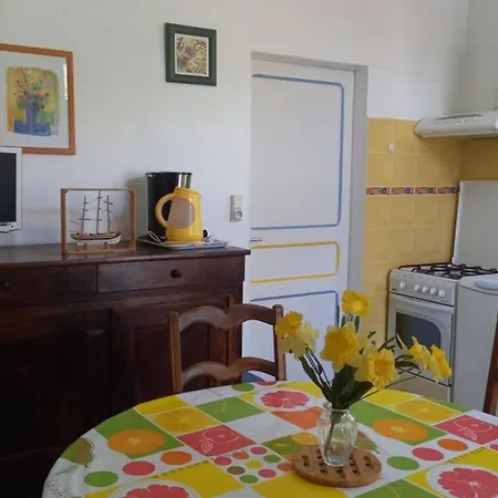 Charmante Maison Avec Jardin Pres Pour 4 Pers. - Fr-1-540-312